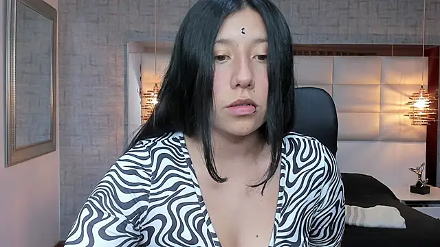 Snapshot of Nohemi_louse chatting on October 7, 2025, 7:33 pm Nohemi louse online show from October 7, 2025, 7:33 pm