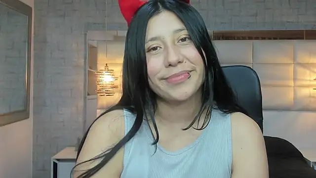 Snapshot of Nohemi_louse chatting on October 10, 2025, 7:13 pm Nohemi louse online show from October 10, 2025, 7:13 pm