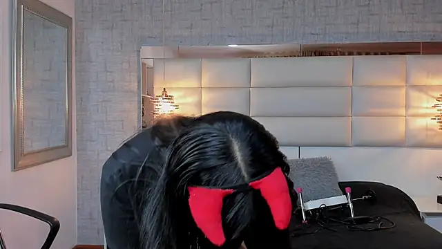 Snapshot of Nohemi_louse chatting on October 22, 2025, 7:13 pm Nohemi louse online show from October 22, 2025, 7:13 pm