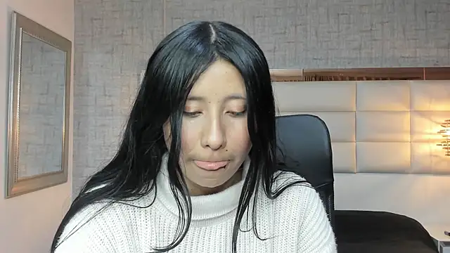 Snapshot of Nohemi_louse chatting on October 25, 2025, 7:52 pm Nohemi louse online show from October 25, 2025, 7:52 pm