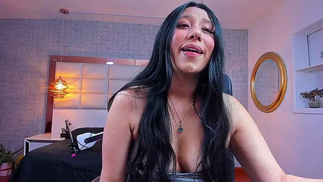Nohemi louse online show from April 26, 2026, 7:11 pm