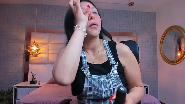 Nohemi louse online show from May 27, 2026, 7:22 pm