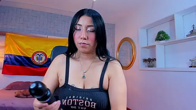 Snapshot of Nohemi_louse chatting on June 25, 2026, 7:29 pm Nohemi louse online show from June 25, 2026, 7:29 pm