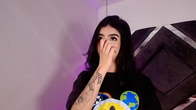 sara lopee1 online show from October 3, 2025, 12:02 pm