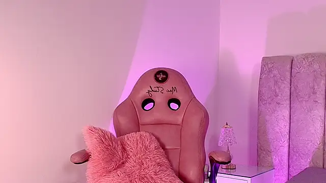 sara lopee1 online show from November 12, 2025, 11:54 am