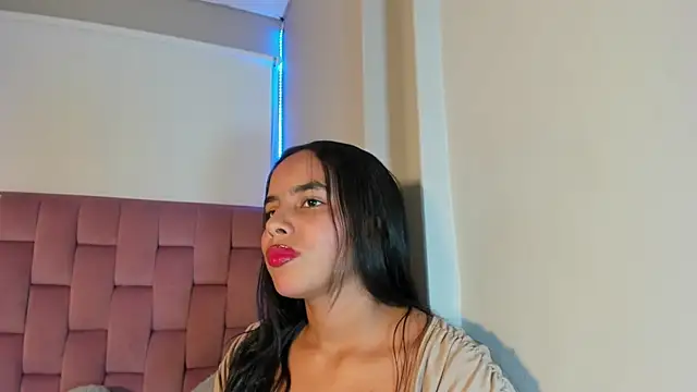 Snapshot of Roxy_Stonee chatting on May 16, 2026, 7:23 pm Roxy Stonee online show from May 16, 2026, 7:23 pm