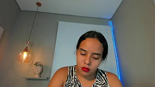 Snapshot of Roxy_Stonee chatting on June 22, 2026, 7:11 pm Roxy Stonee online show from June 22, 2026, 7:11 pm