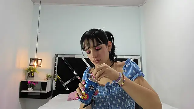 Annyrosee online show from March 13, 2025, 8:00 pm