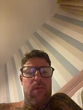 Snapshot of Jamesdeanmcqueen chatting on November 20, 2025, 9:47 pm Jamesdeanmcqueen online show from November 20, 2025, 9:47 pm