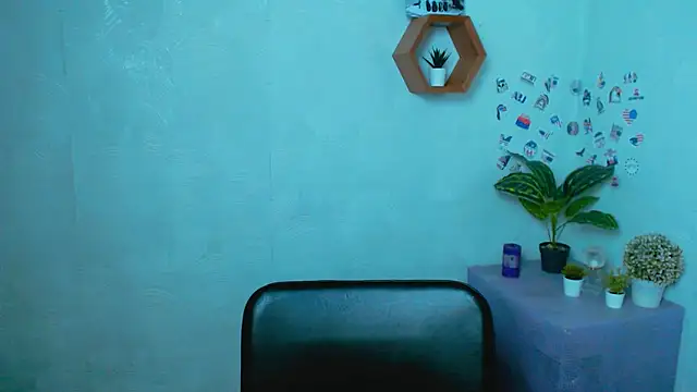 Snapshot of ValeriaHeart_ chatting on September 16, 2025, 12:17 pm ValeriaHeart online show from September 16, 2025, 12:17 pm