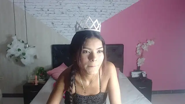 Mia ynocolucci online show from February 8, 2025, 11:24 pm