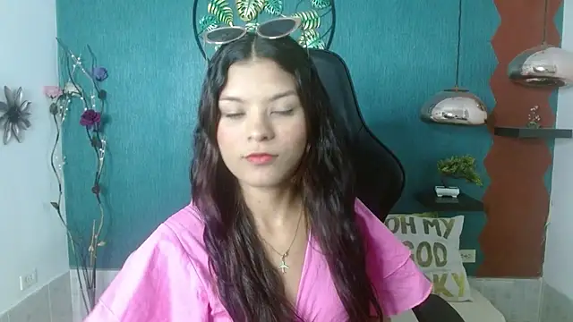 Mia ynocolucci online show from February 10, 2025, 11:45 pm