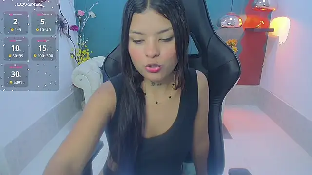 Mia ynocolucci online show from September 13, 2025, 6:08 pm