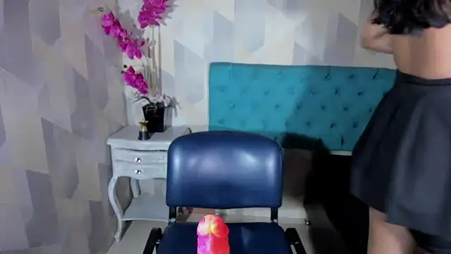 Snapshot of ScarletKray chatting on October 4, 2025, 11:03 pm ScarletKray online show from October 4, 2025, 11:03 pm