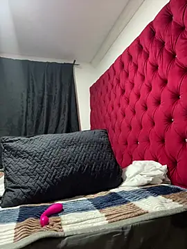 stefania brunnett online show from February 5, 2026, 4:17 am