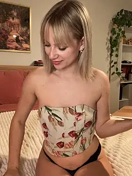 Snapshot of rileylovesyou chatting on February 17, 2025, 2:53 am rileylovesyou online show from February 17, 2025, 2:53 am