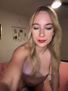 rileylovesyou online show from September 30, 2025, 2:38 am