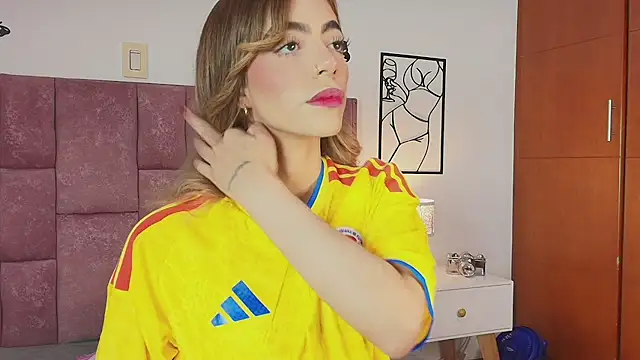 Snapshot of Violetta_Ficher chatting on July 3, 2026, 7:09 pm Violetta Ficher online show from July 3, 2026, 7:09 pm