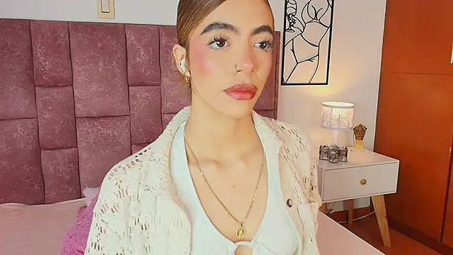 Snapshot of Violetta_Ficher chatting on July 13, 2026, 7:05 pm Violetta Ficher online show from July 13, 2026, 7:05 pm