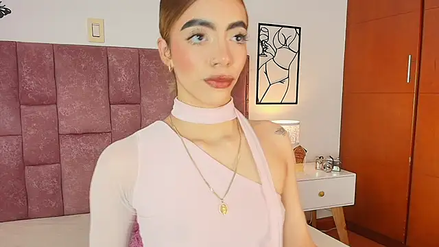 Snapshot of Violetta_Ficher chatting on July 19, 2026, 7:06 pm Violetta Ficher online show from July 19, 2026, 7:06 pm