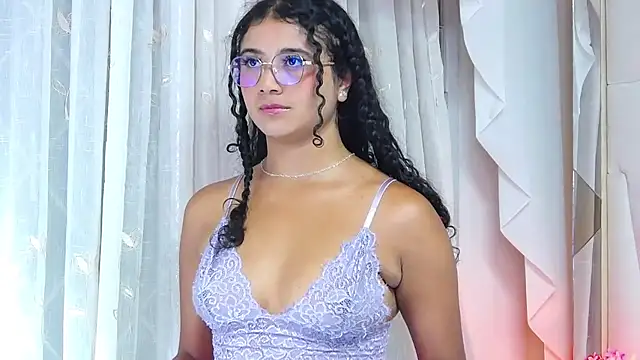 GinevraCarusso online show from September 8, 2025, 4:17 pm