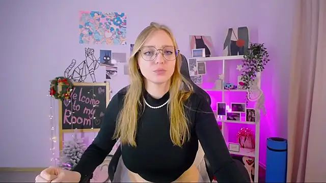 VeronicaAndersen online show from February 7, 2025, 9:04 pm