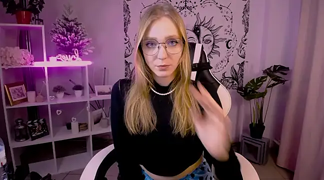 VeronicaAndersen online show from February 15, 2025, 4:45 pm