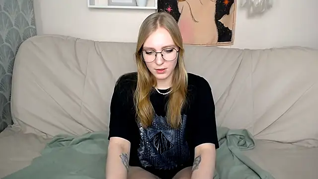 VeronicaAndersen online show from February 21, 2025, 6:40 am