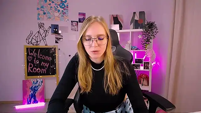 VeronicaAndersen online show from February 23, 2025, 6:23 pm