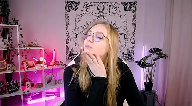 VeronicaAndersen online show from February 24, 2025, 8:14 pm