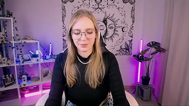 VeronicaAndersen online show from February 25, 2025, 8:19 pm