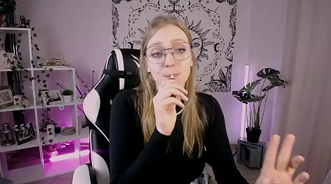 VeronicaAndersen online show from February 28, 2025, 8:28 pm