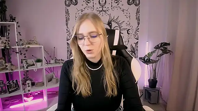 VeronicaAndersen online show from March 3, 2025, 9:26 pm