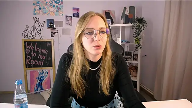 VeronicaAndersen online show from March 6, 2025, 5:43 pm