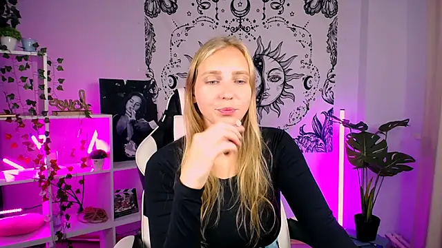 VeronicaAndersen online show from September 13, 2025, 10:04 am