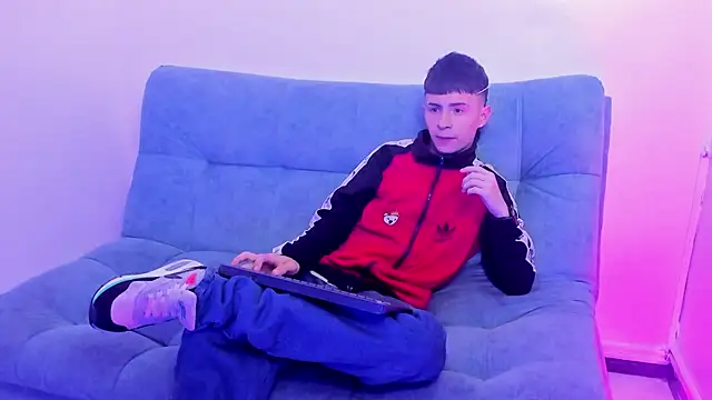 Stivarfox21 online show from February 1, 2025, 8:29 am