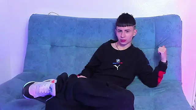 Stivarfox21 online show from February 6, 2025, 7:56 am