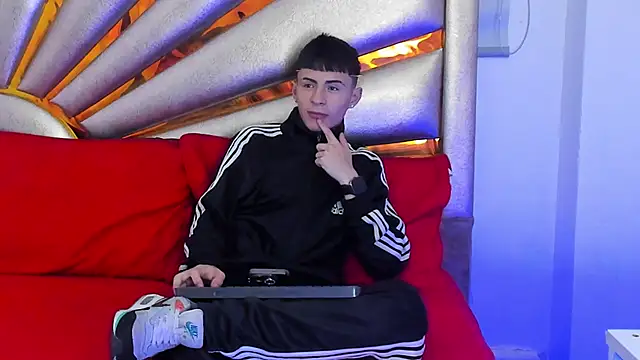 Stivarfox21 online show from February 8, 2025, 4:25 pm