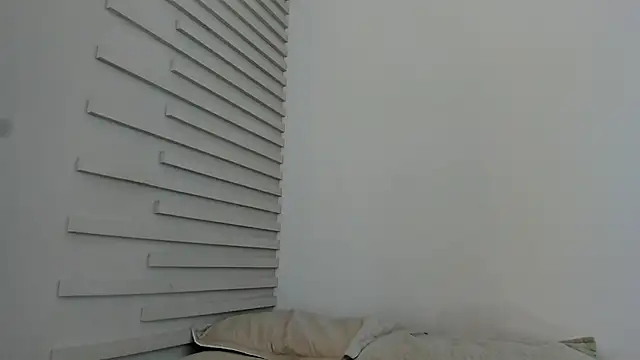 Lia Guzman online show from February 23, 2025, 2:57 pm