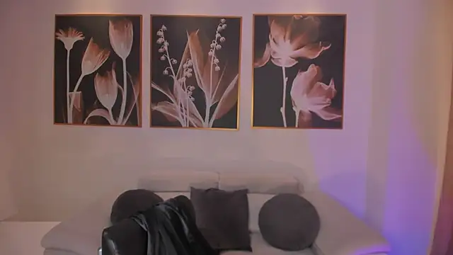 BeccaBaxter online show from November 22, 2025, 12:04 pm