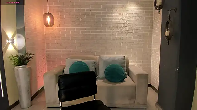 BeccaBaxter online show from February 18, 2026, 12:01 pm