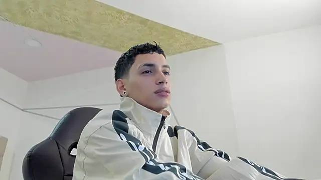 JhoanLeandro online show from September 16, 2025, 5:52 am