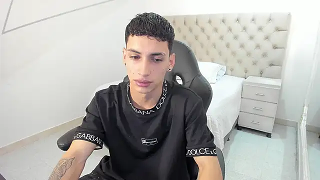 JhoanLeandro online show from September 21, 2025, 5:42 am