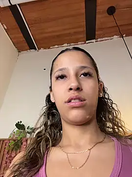 Snapshot of vicky_bass chatting on October 27, 2025, 9:08 pm vicky bass online show from October 27, 2025, 9:08 pm