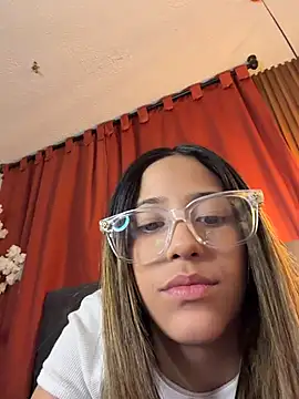 vicky bass online show from December 16, 2025, 5:12 am