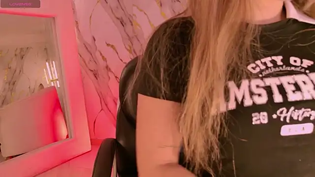 Snapshot of AmaiaHaywood chatting on November 25, 2025, 4:34 am AmaiaHaywood online show from November 25, 2025, 4:34 am