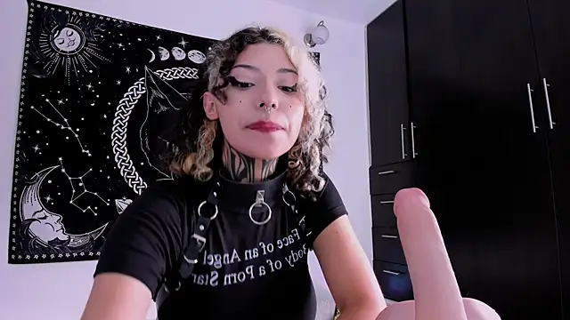 Snapshot of hazellwitch chatting on March 5, 2025, 4:46 pm hazellwitch online show from March 5, 2025, 4:46 pm