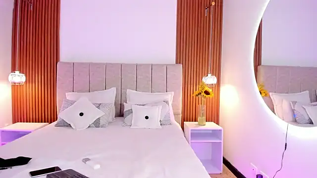 Snapshot of khloe-sweet chatting on October 15, 2025, 1:33 pm khloe-sweet online show from October 15, 2025, 1:33 pm