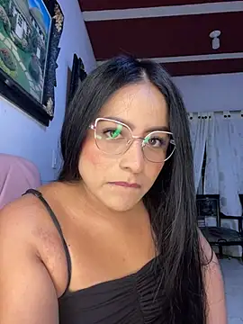 Snapshot of lamaravilla_08 chatting on March 6, 2025, 4:41 am lamaravilla 08 online show from March 6, 2025, 4:41 am