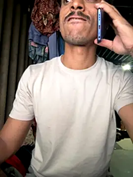 Snapshot of Loveinsync chatting on November 28, 2025, 9:01 am Loveinsync online show from November 28, 2025, 9:01 am